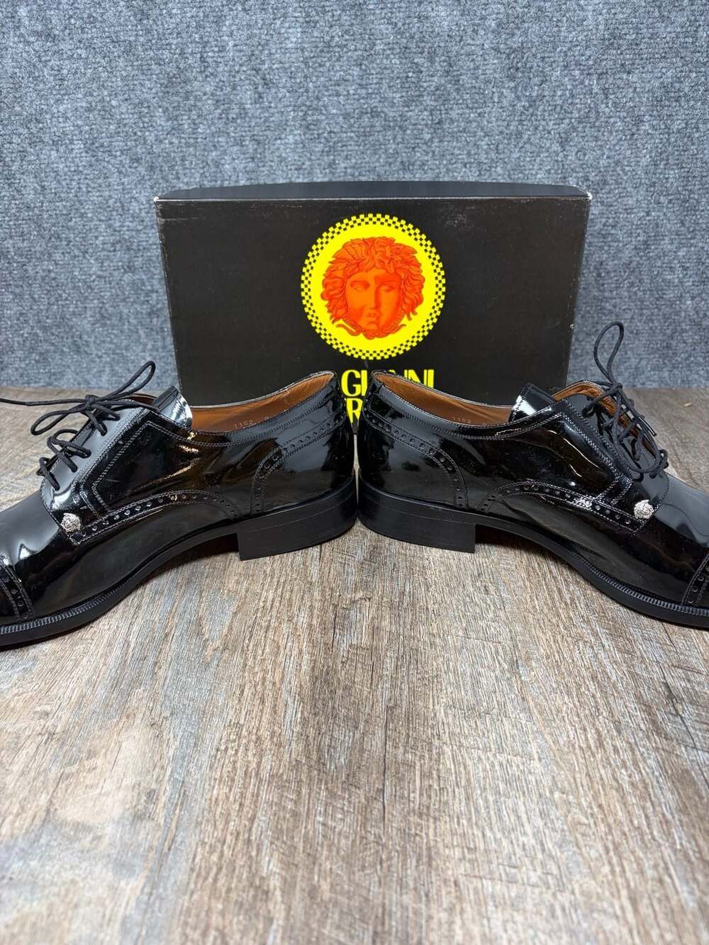 Vintage New Versace Men's 9 Blk Patent Leather Medusa Brogue Oxford Shoes W/Box - Picture 10 of 16